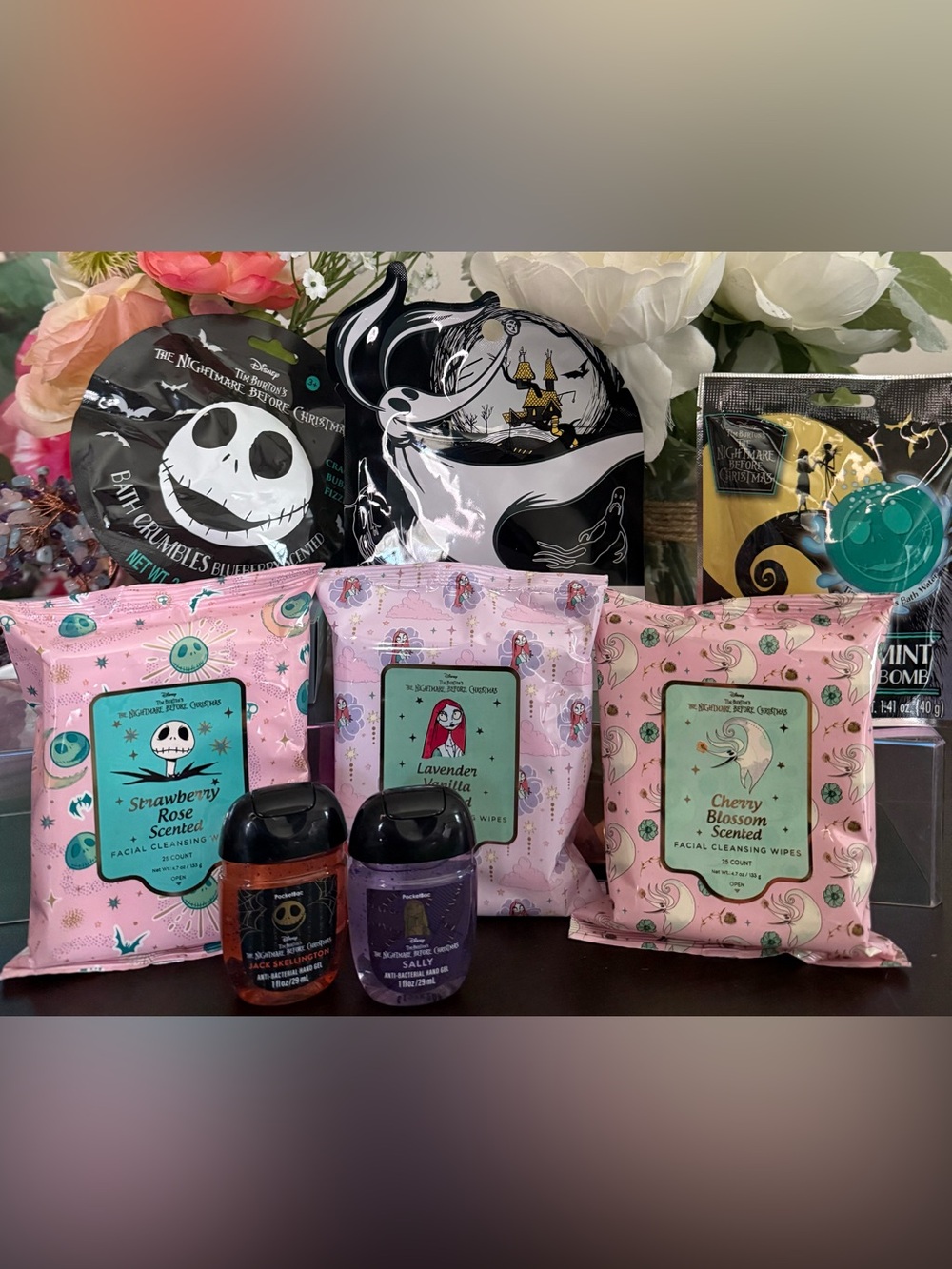 🆕👻 “THE NIGHTMARE BEFORE CHRISTMAS” 8-PIECE FACIAL SET. BRAND NEW.